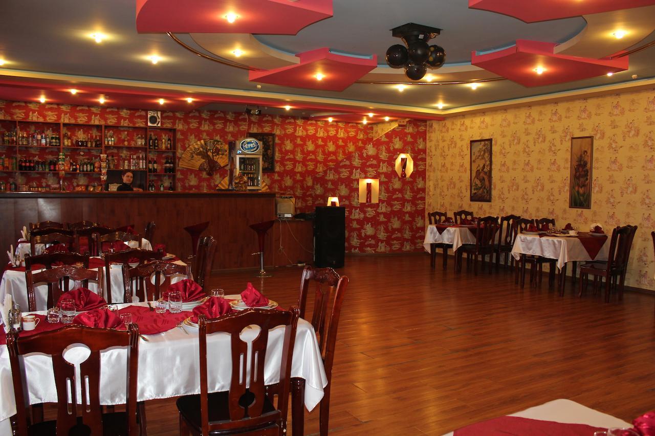 Pekin Hotel Temirtau Buitenkant foto