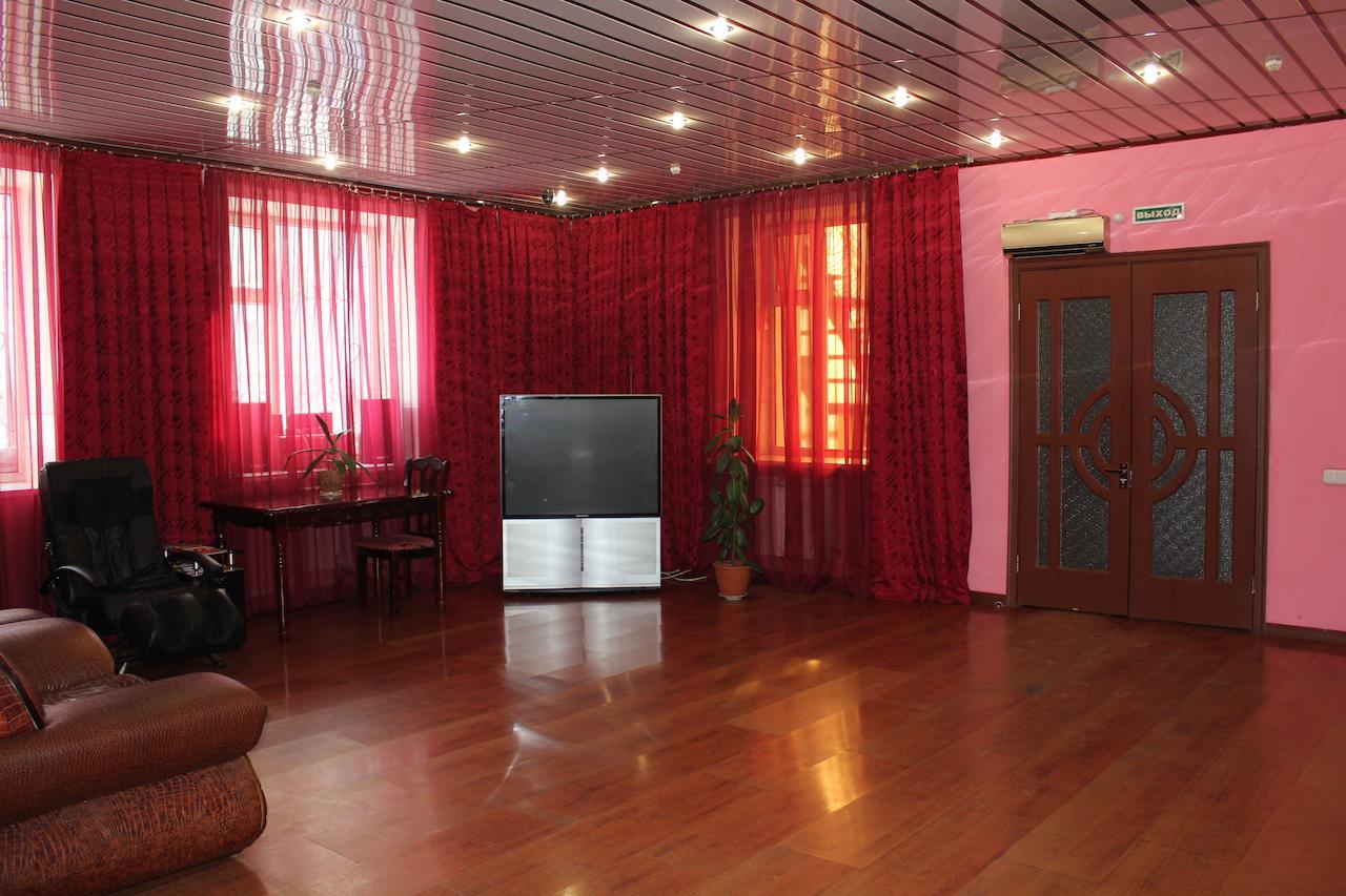 Pekin Hotel Temirtau Buitenkant foto