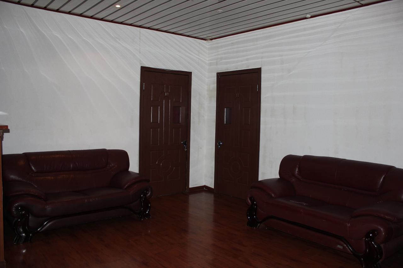 Pekin Hotel Temirtau Buitenkant foto
