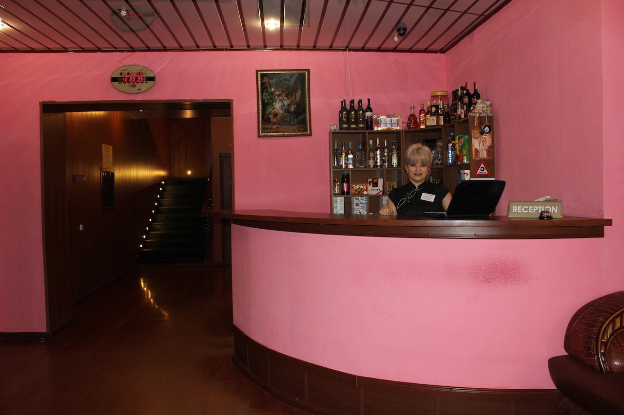 Pekin Hotel Temirtau Buitenkant foto