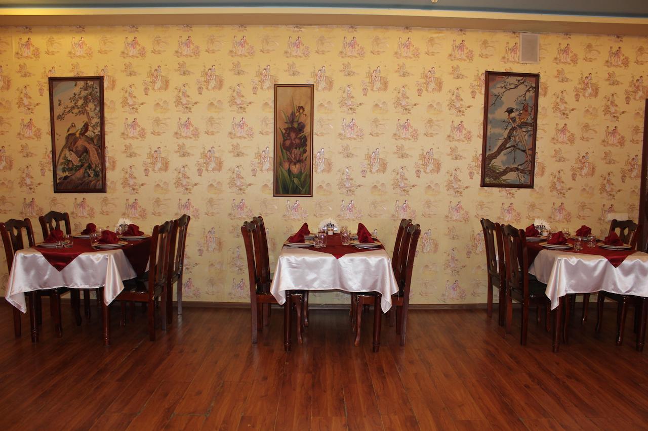 Pekin Hotel Temirtau Buitenkant foto