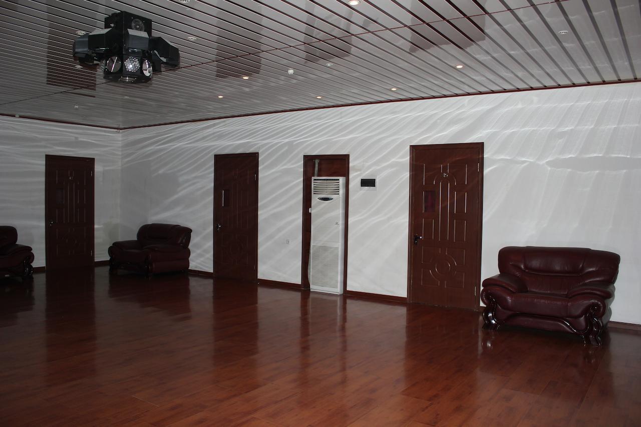 Pekin Hotel Temirtau Buitenkant foto
